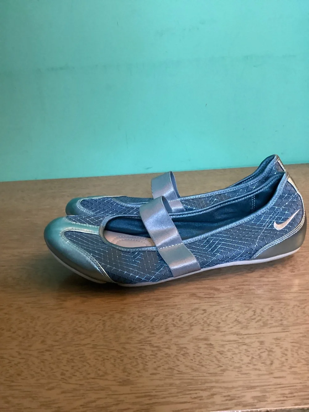 Nike Mary Jane Sport Ballerina Flat Size 8 EUC